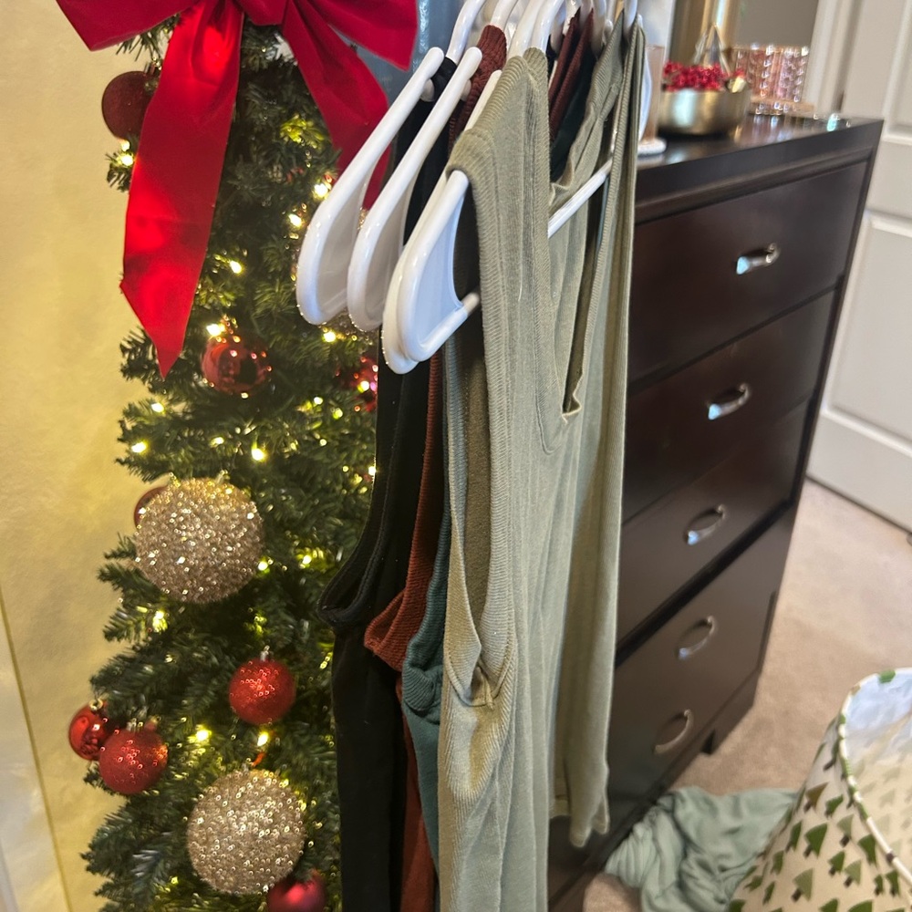 Sleeveless Knit Tops in Assorted Colors